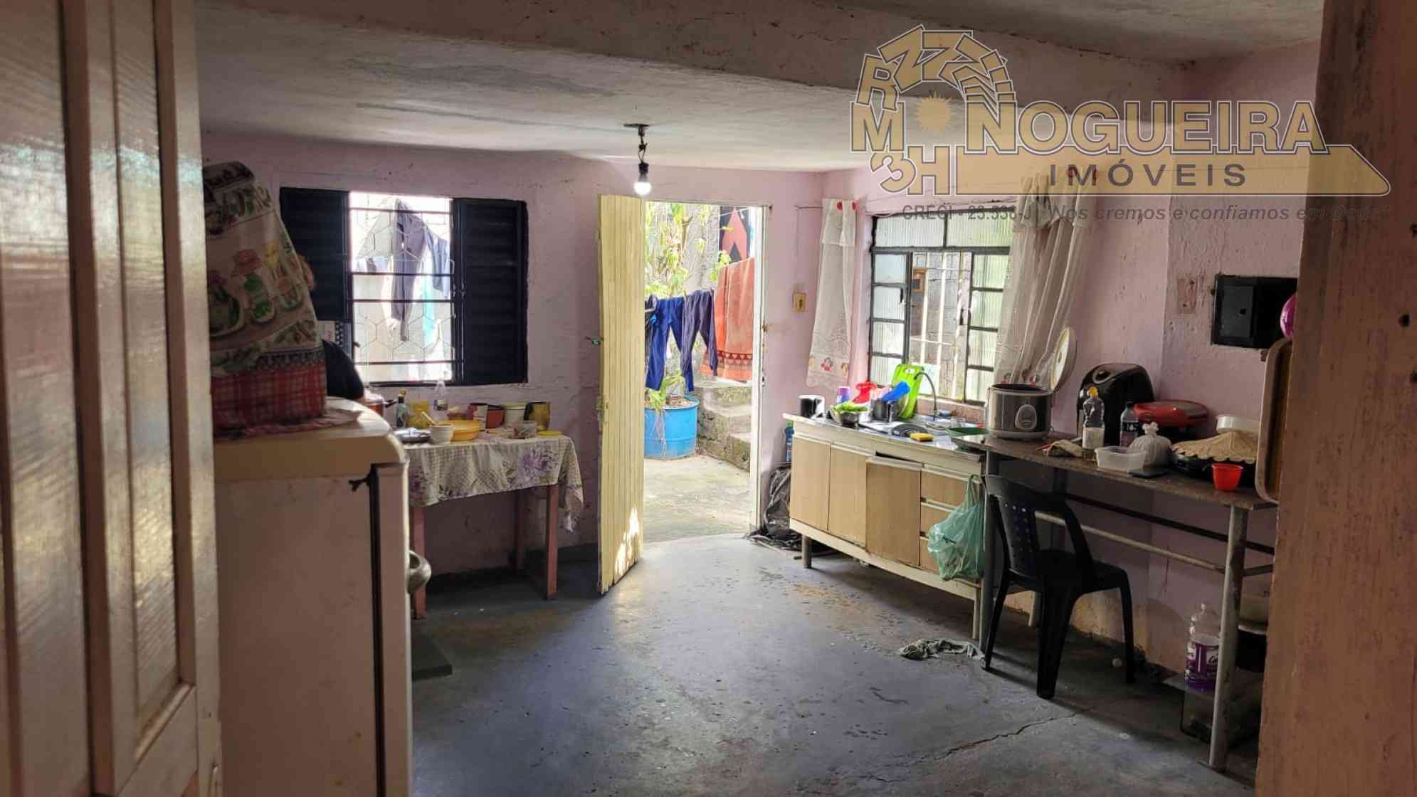 Casa antiga com terreno de 6 x 30m² - Bairro Vila nova Bonsucesso