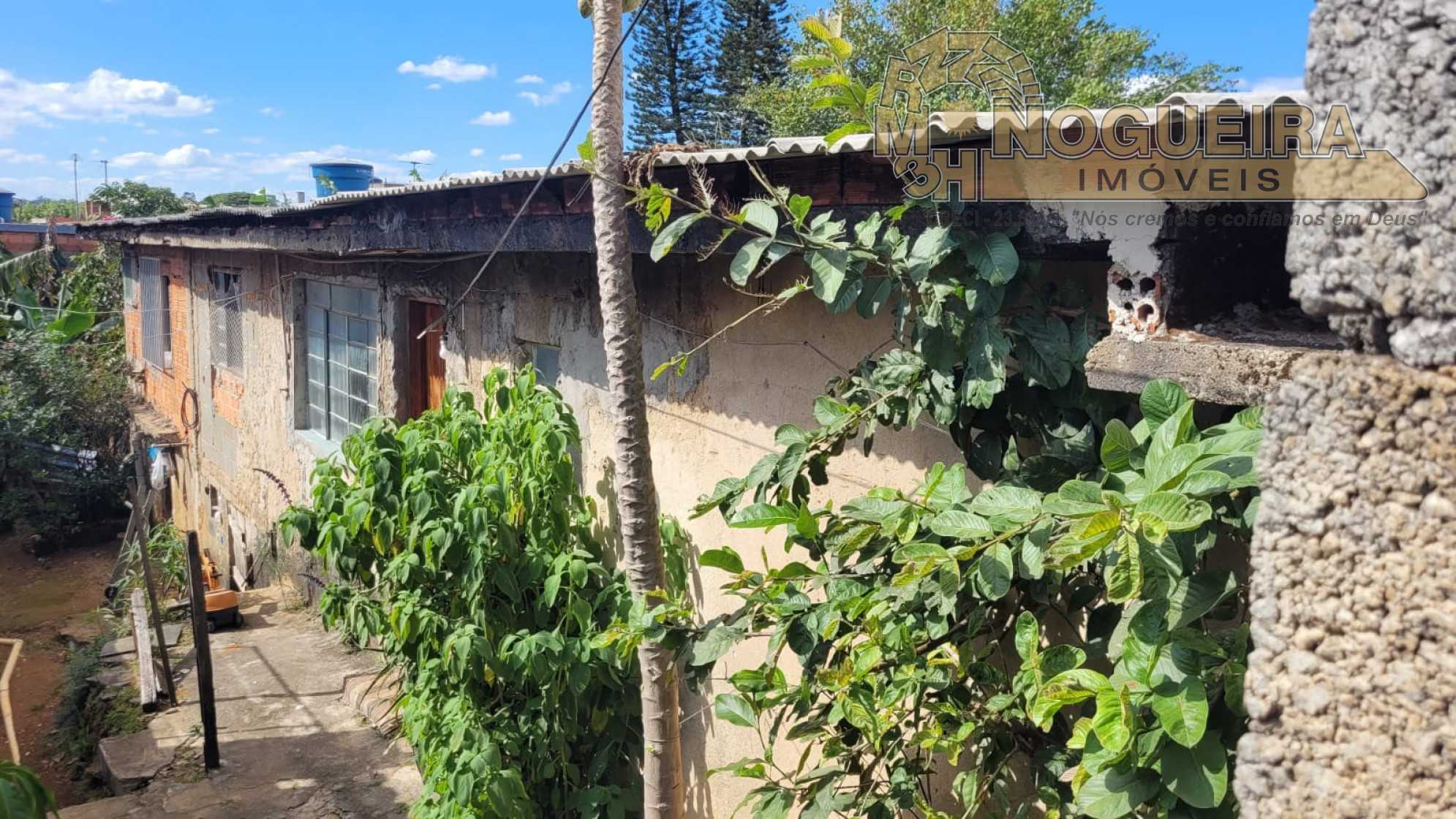 Casa antiga com terreno de 6 x 30m² - Bairro Vila nova Bonsucesso