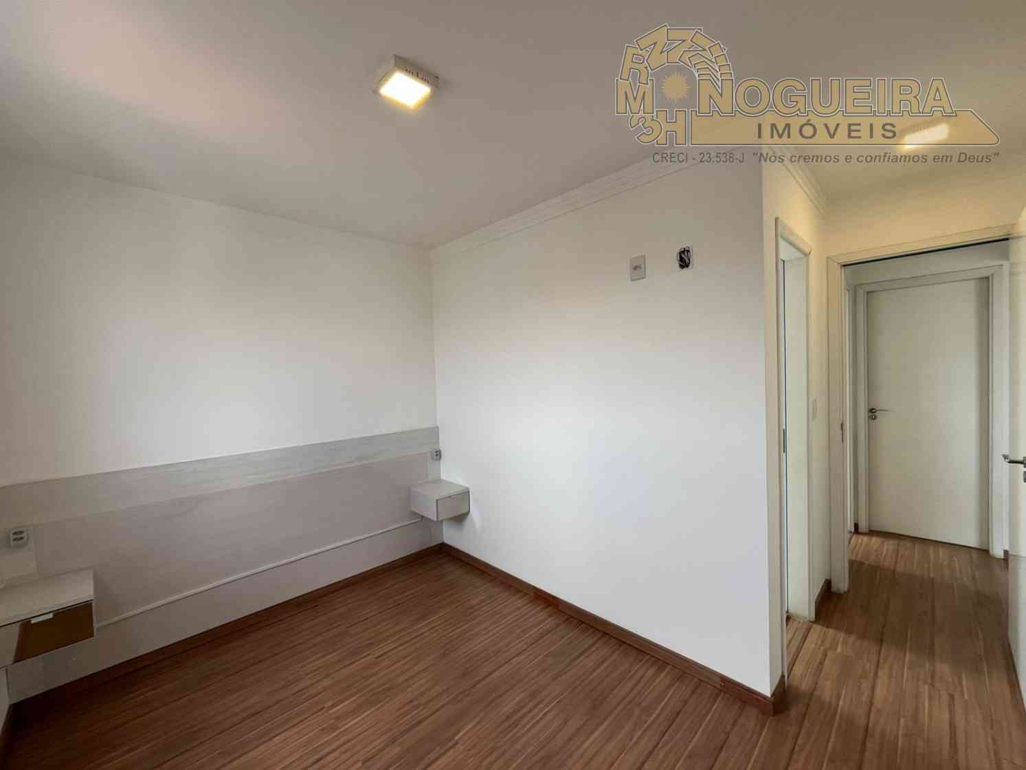 Apartamento com 2 dormts, sendo 1 suíte, 1 vaga