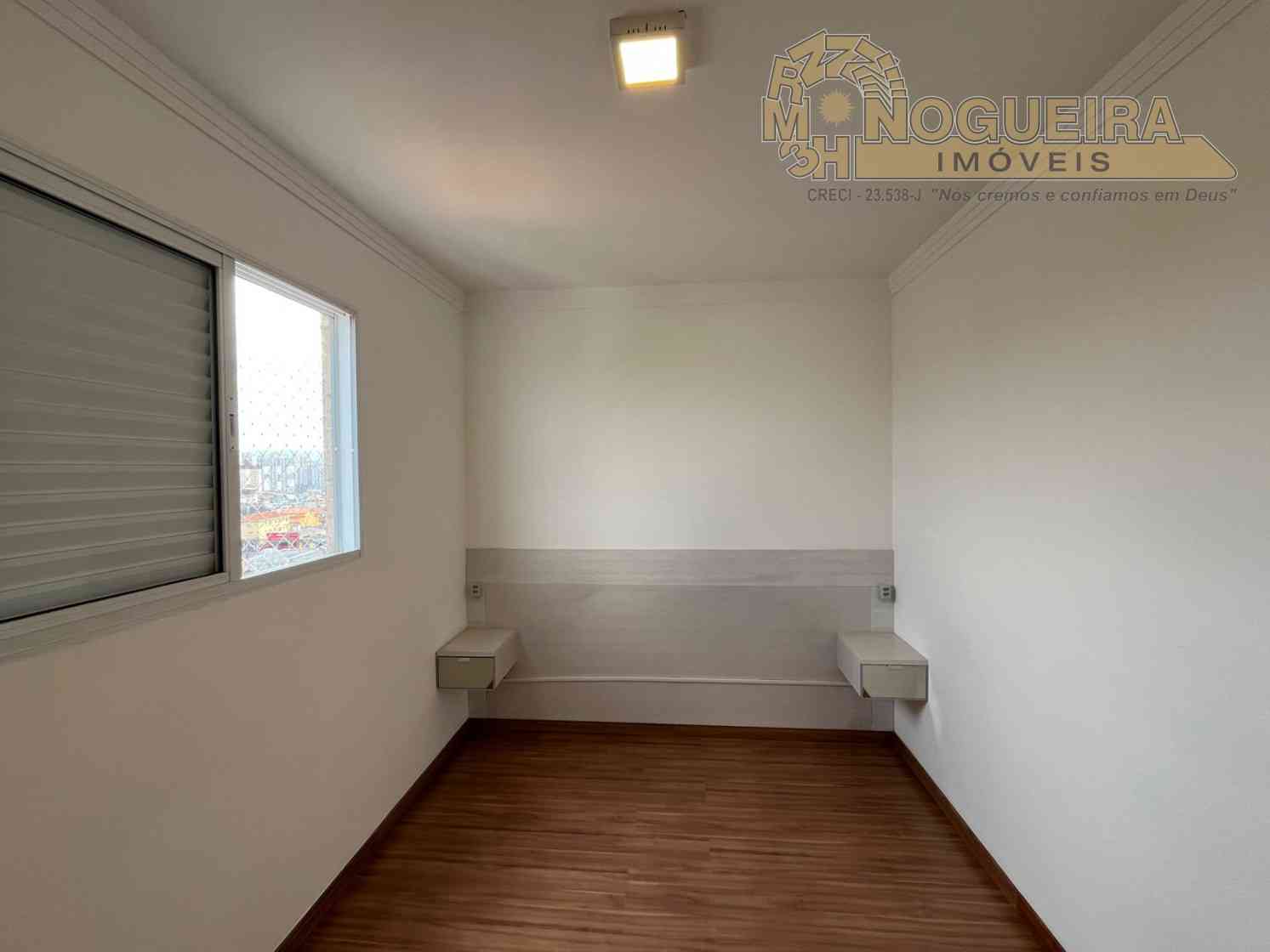 Apartamento com 2 dormts, sendo 1 suíte, 1 vaga