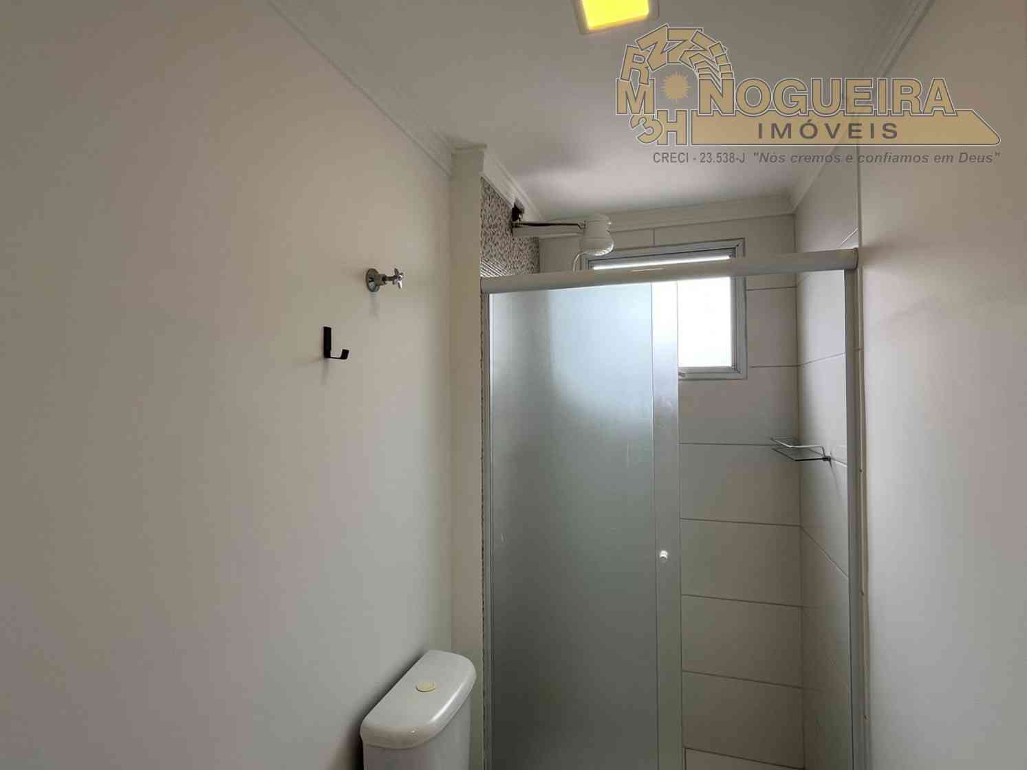 Apartamento com 2 dormts, sendo 1 suíte, 1 vaga