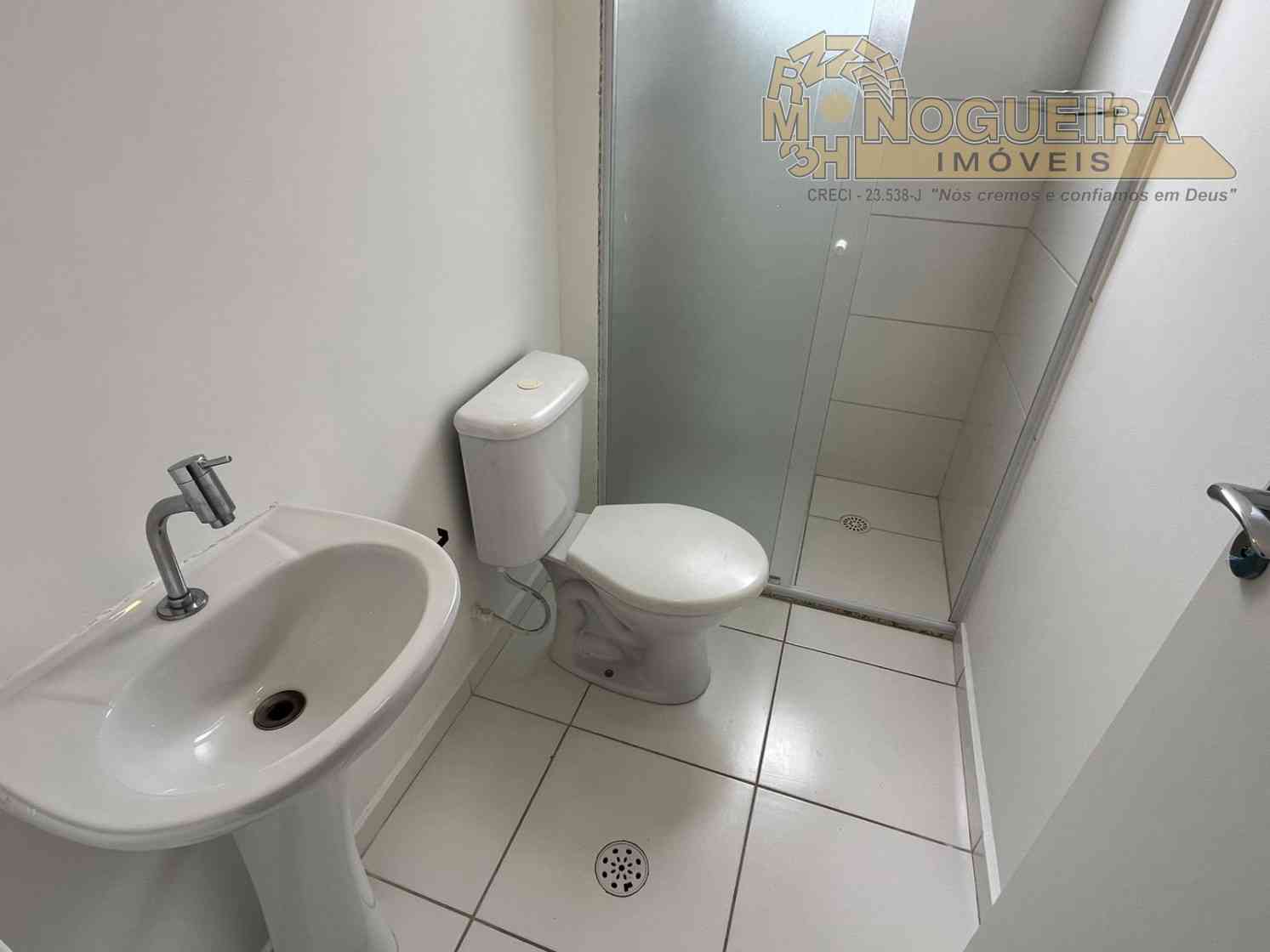 Apartamento com 2 dormts, sendo 1 suíte, 1 vaga