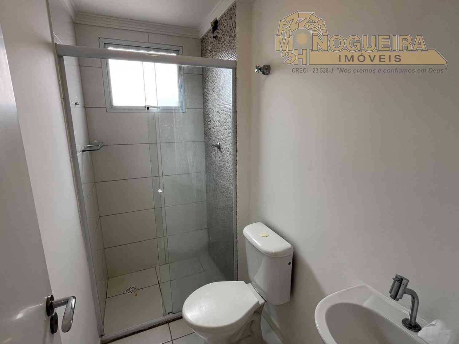 Apartamento com 2 dormts, sendo 1 suíte, 1 vaga