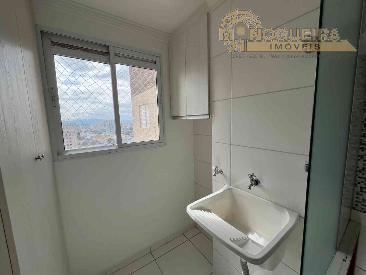 Apartamento com 2 dormts, sendo 1 suíte, 1 vaga