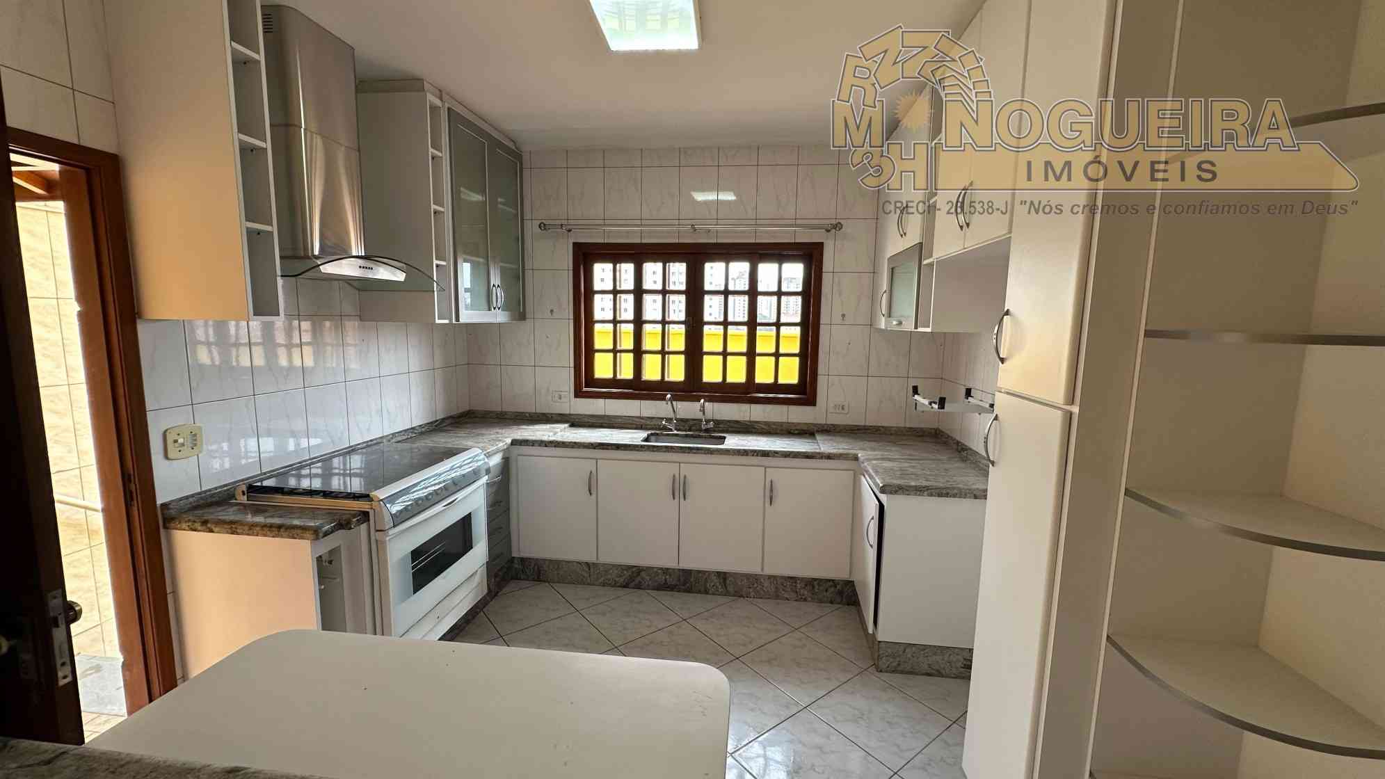 Sobrado á venda em Guarulhos