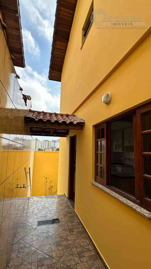 Sobrado á venda em Guarulhos