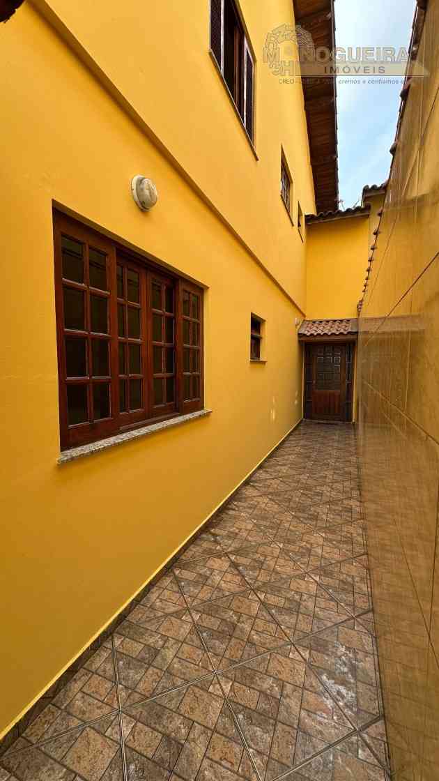 Sobrado á venda em Guarulhos