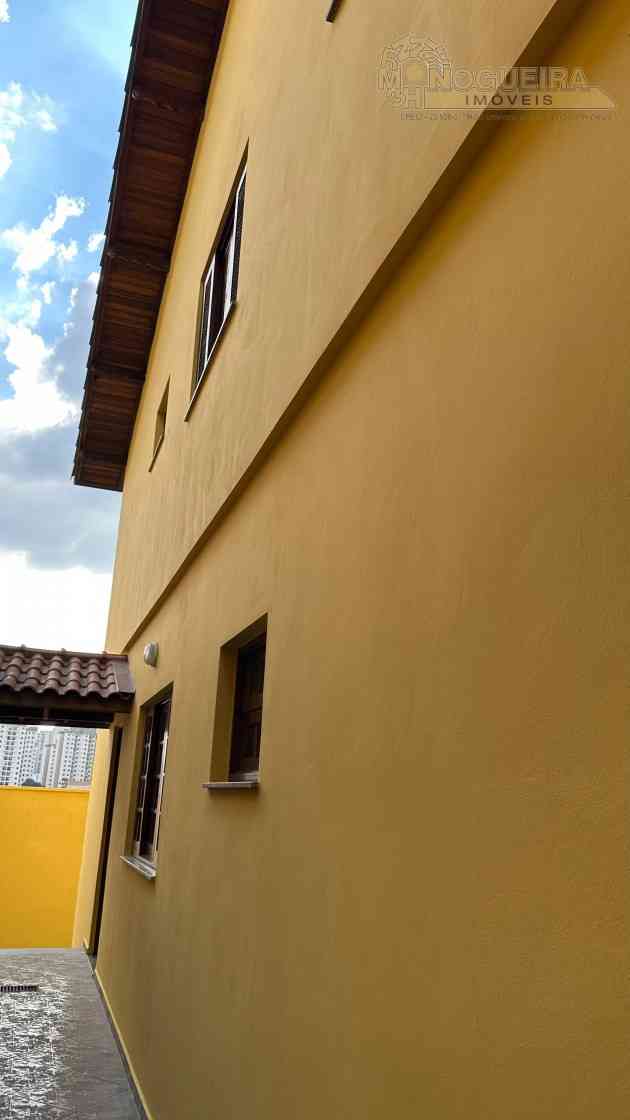 Sobrado á venda em Guarulhos