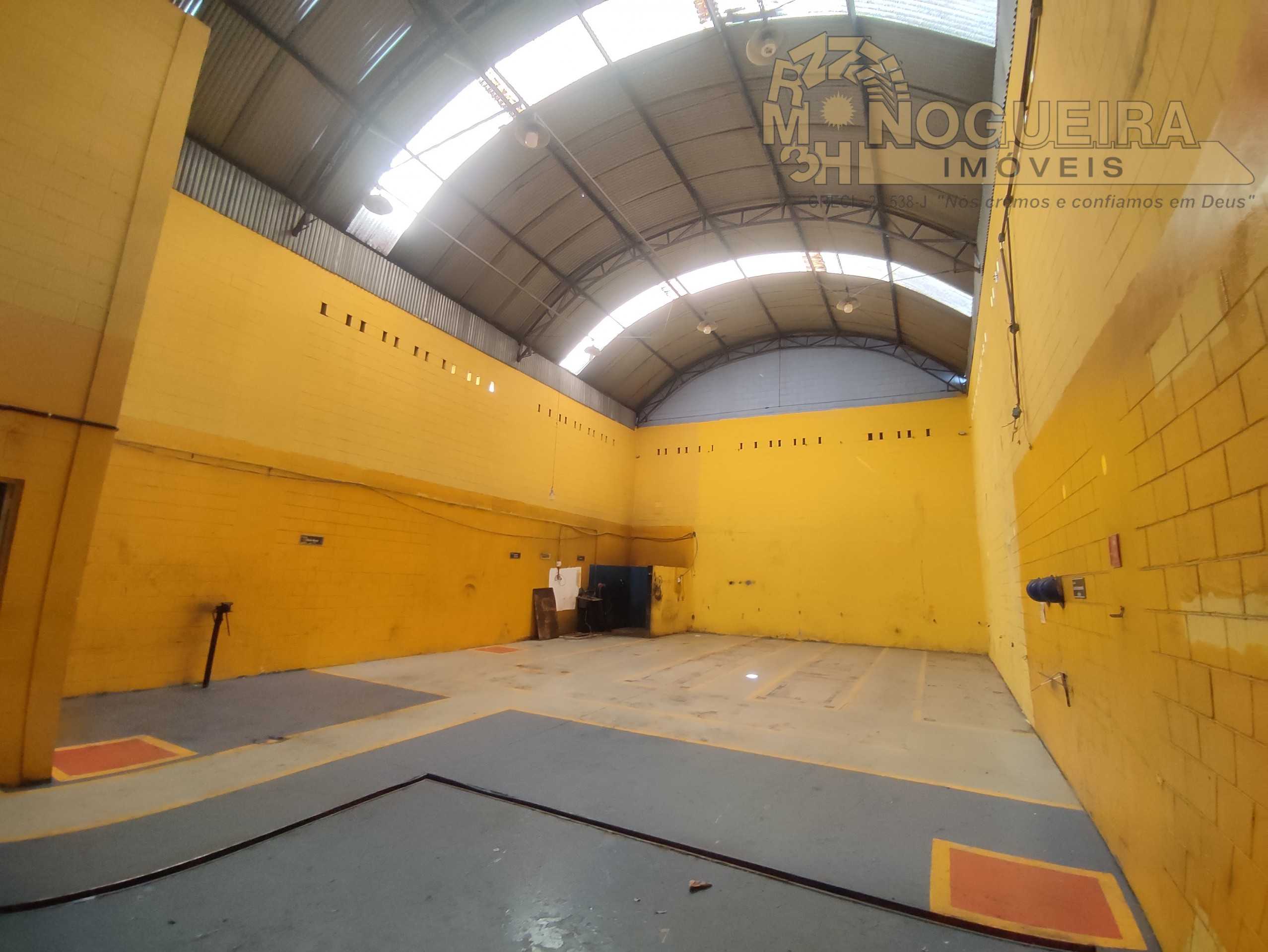 Ótimo galpão ao lado rodovia Dutra