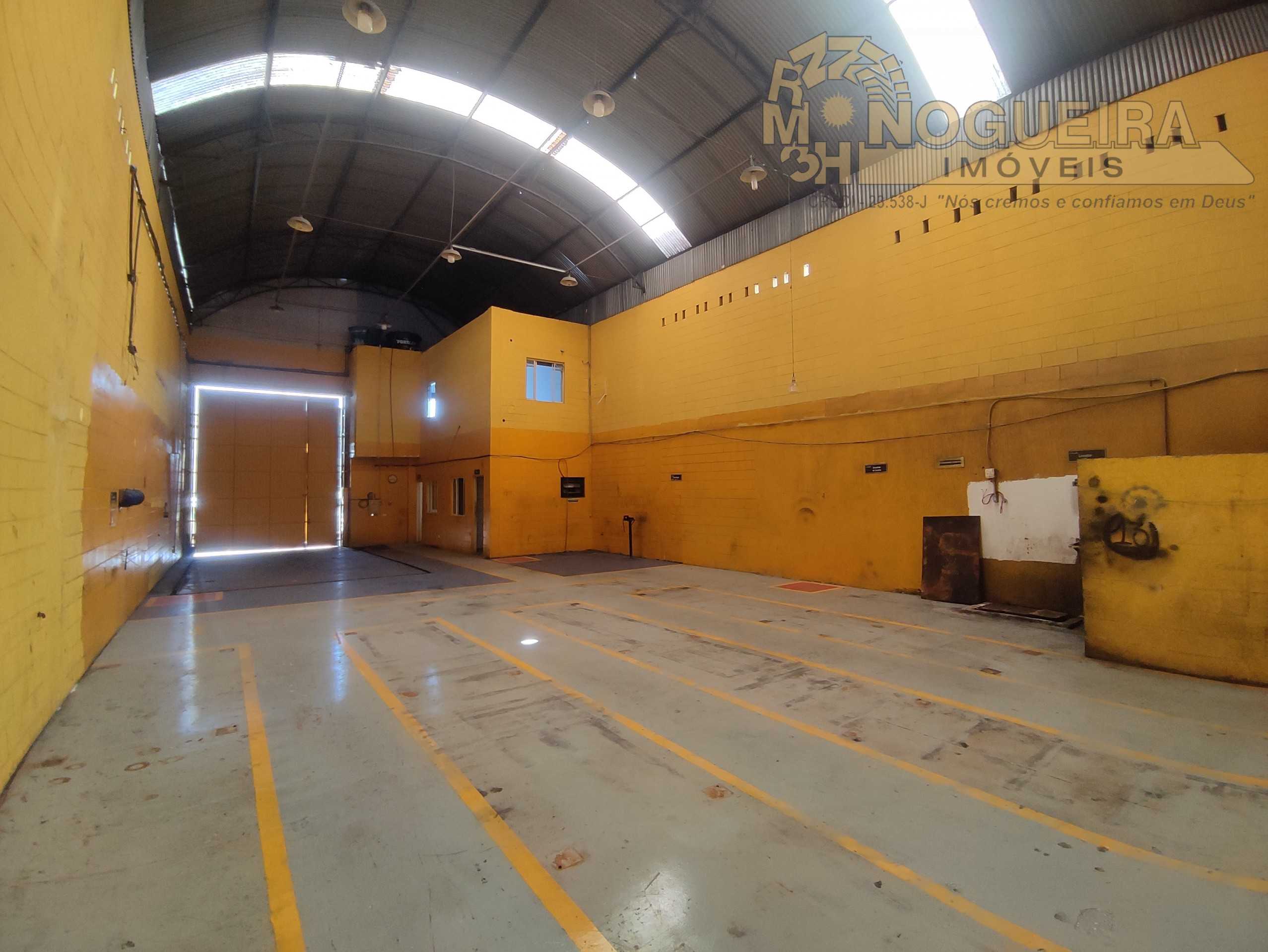 Ótimo galpão ao lado rodovia Dutra