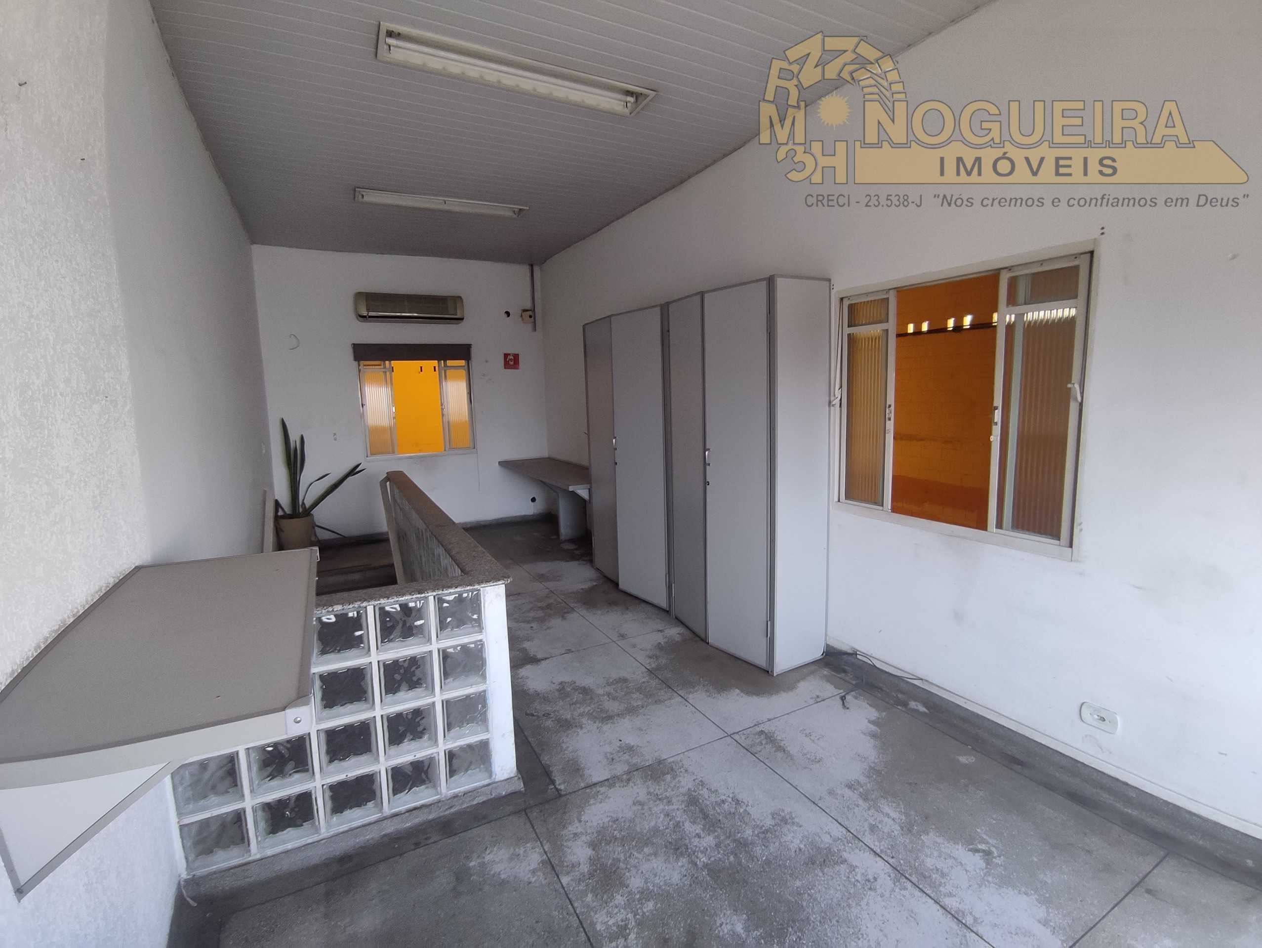 Ótimo galpão ao lado rodovia Dutra