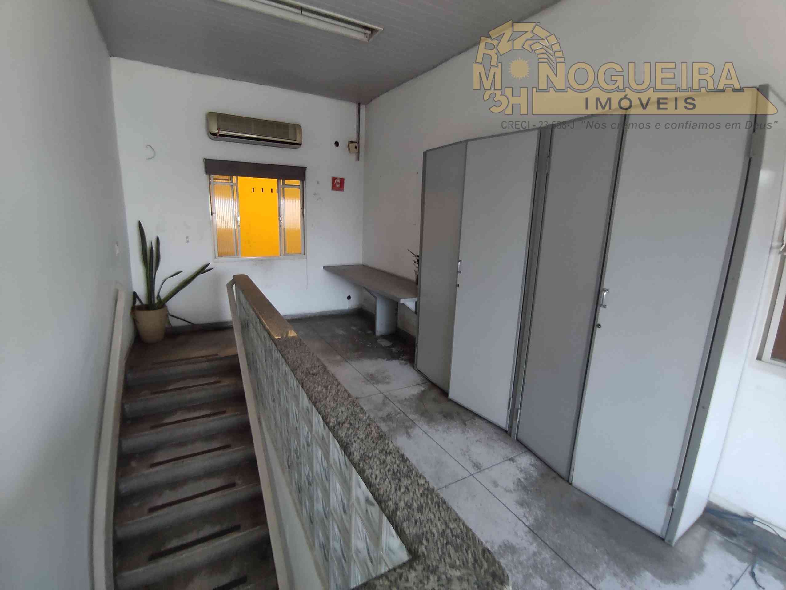 Ótimo galpão ao lado rodovia Dutra