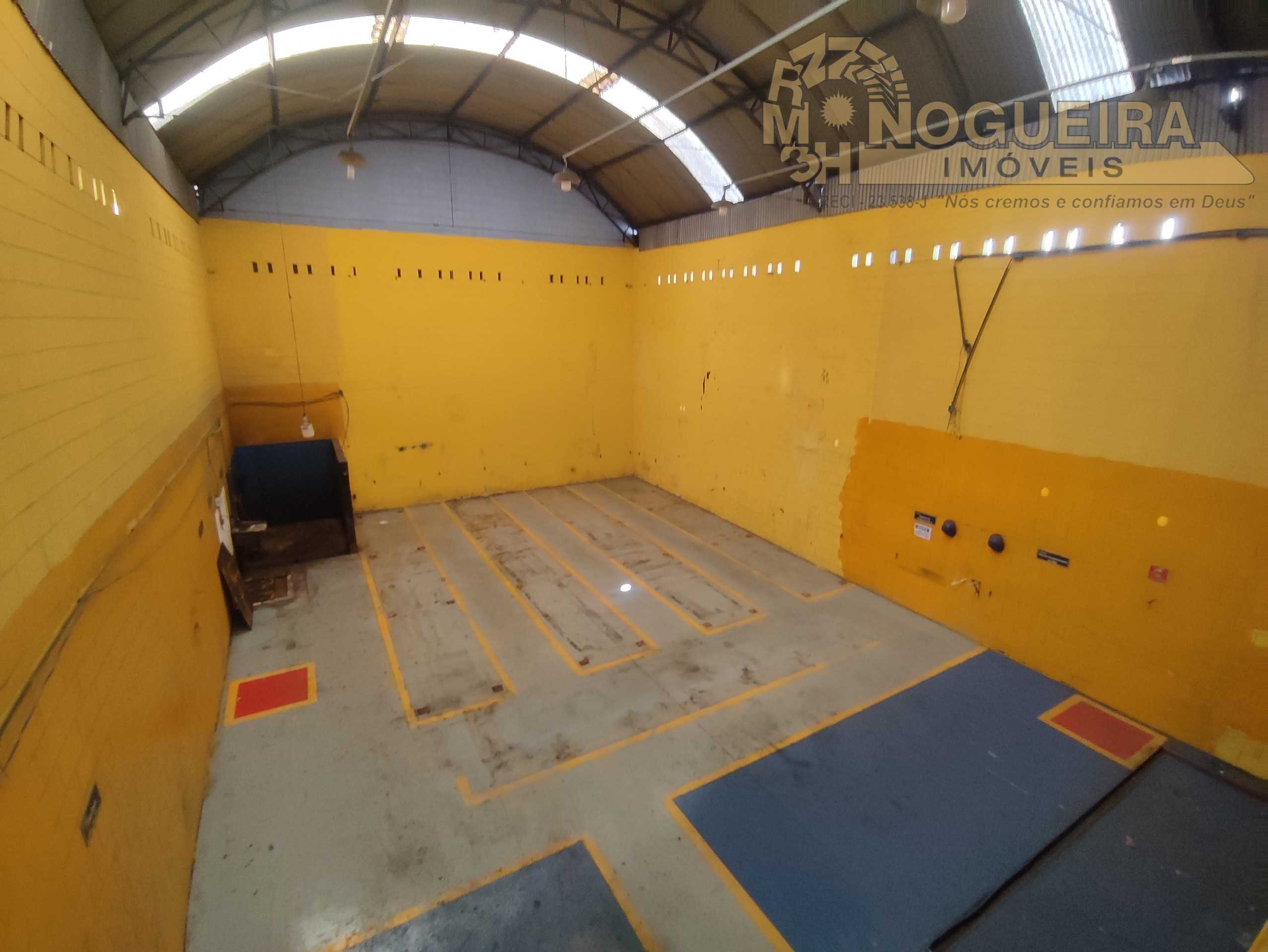 Ótimo galpão ao lado rodovia Dutra