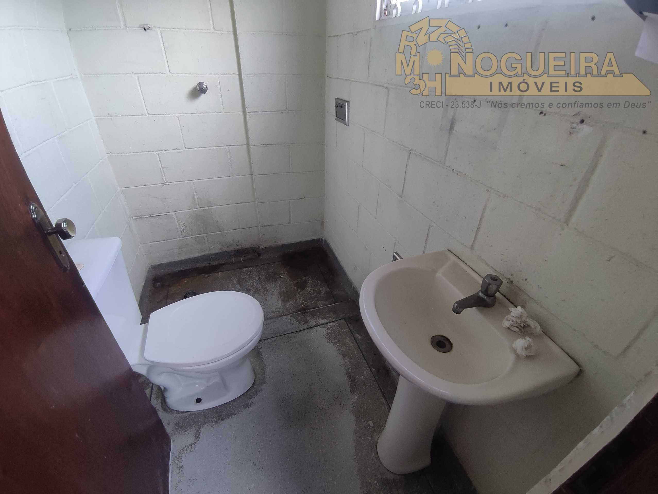 Ótimo galpão ao lado rodovia Dutra