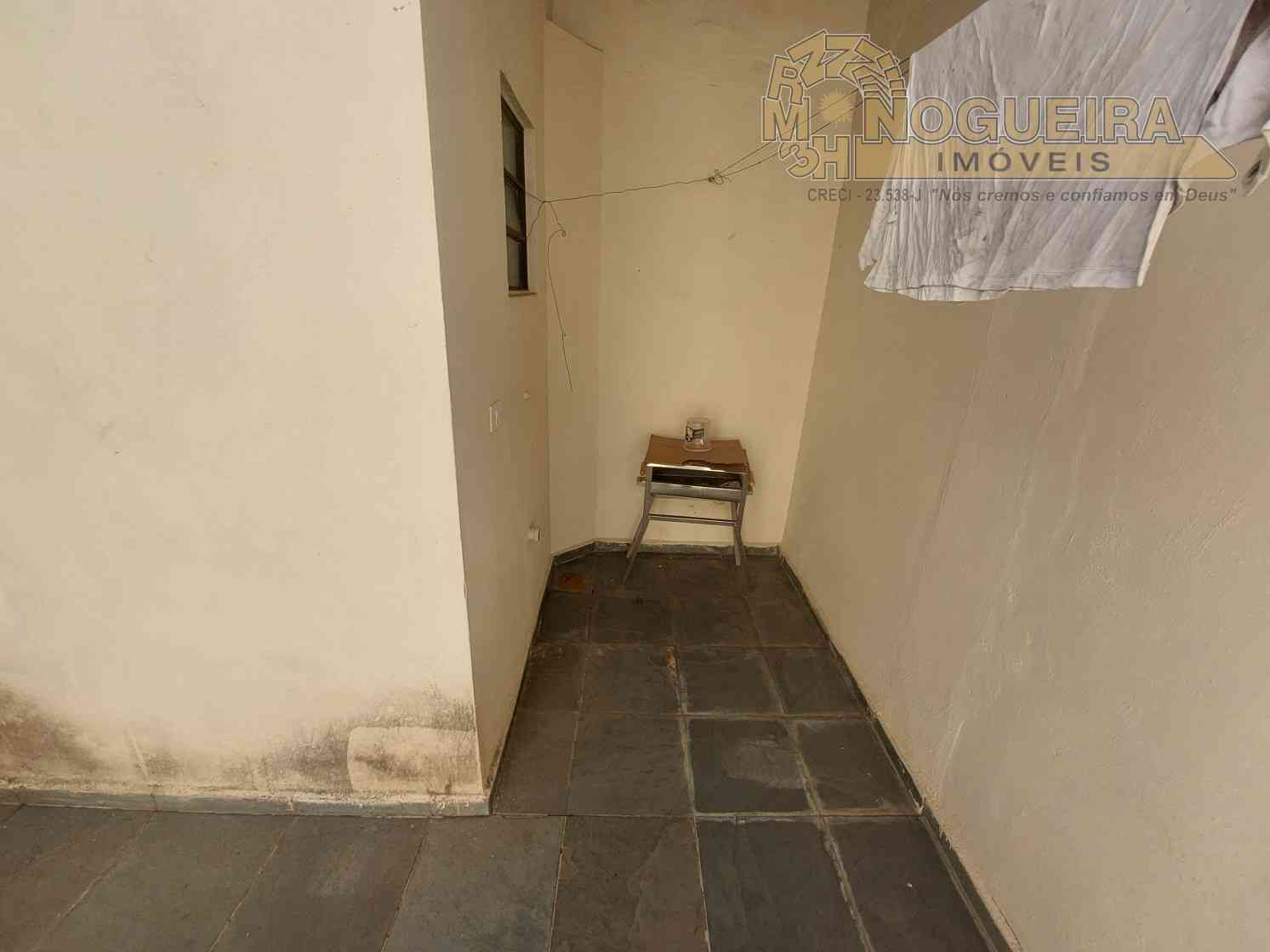 Ótima casa assobradada com 3 dormitorios - Jardim bela Vista