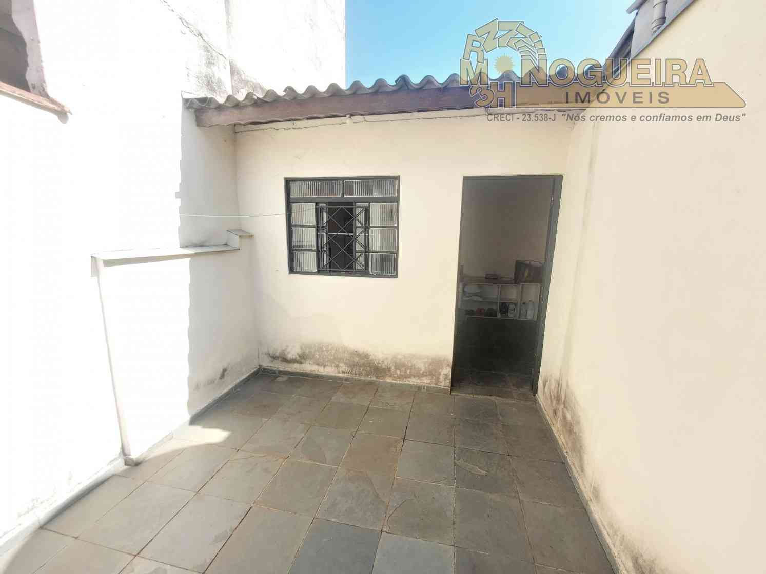 Ótima casa assobradada com 3 dormitorios - Jardim bela Vista