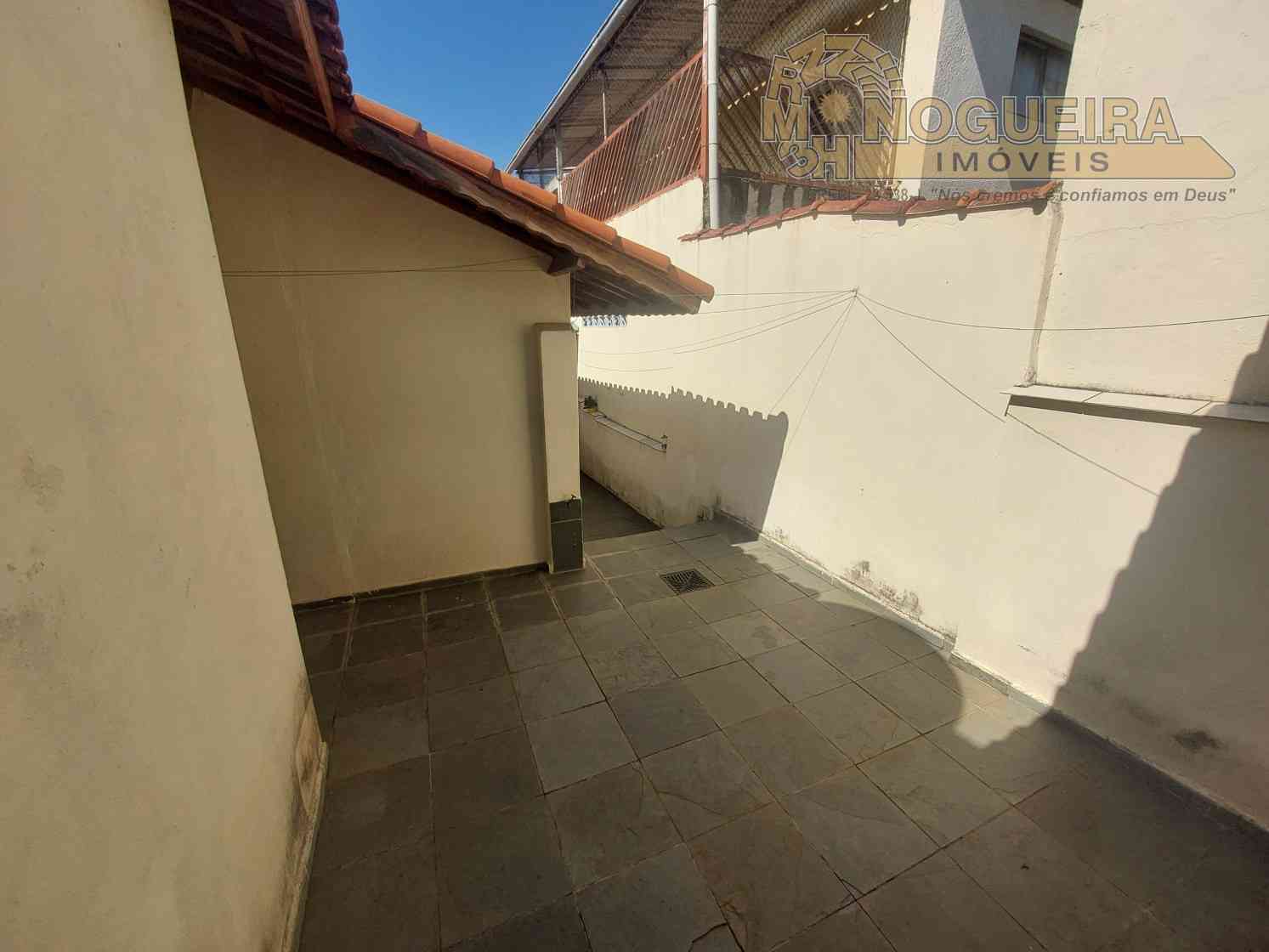 Ótima casa assobradada com 3 dormitorios - Jardim bela Vista