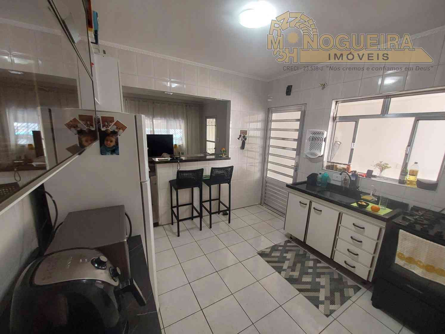 Ótima casa assobradada com 3 dormitorios - Jardim bela Vista