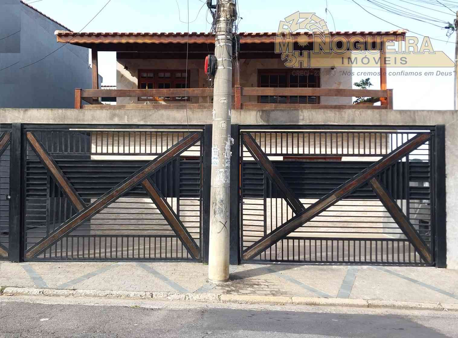 Casa Semi Terrea 3 Dormitórios c/ 2 Suítes - Parque Brasilia