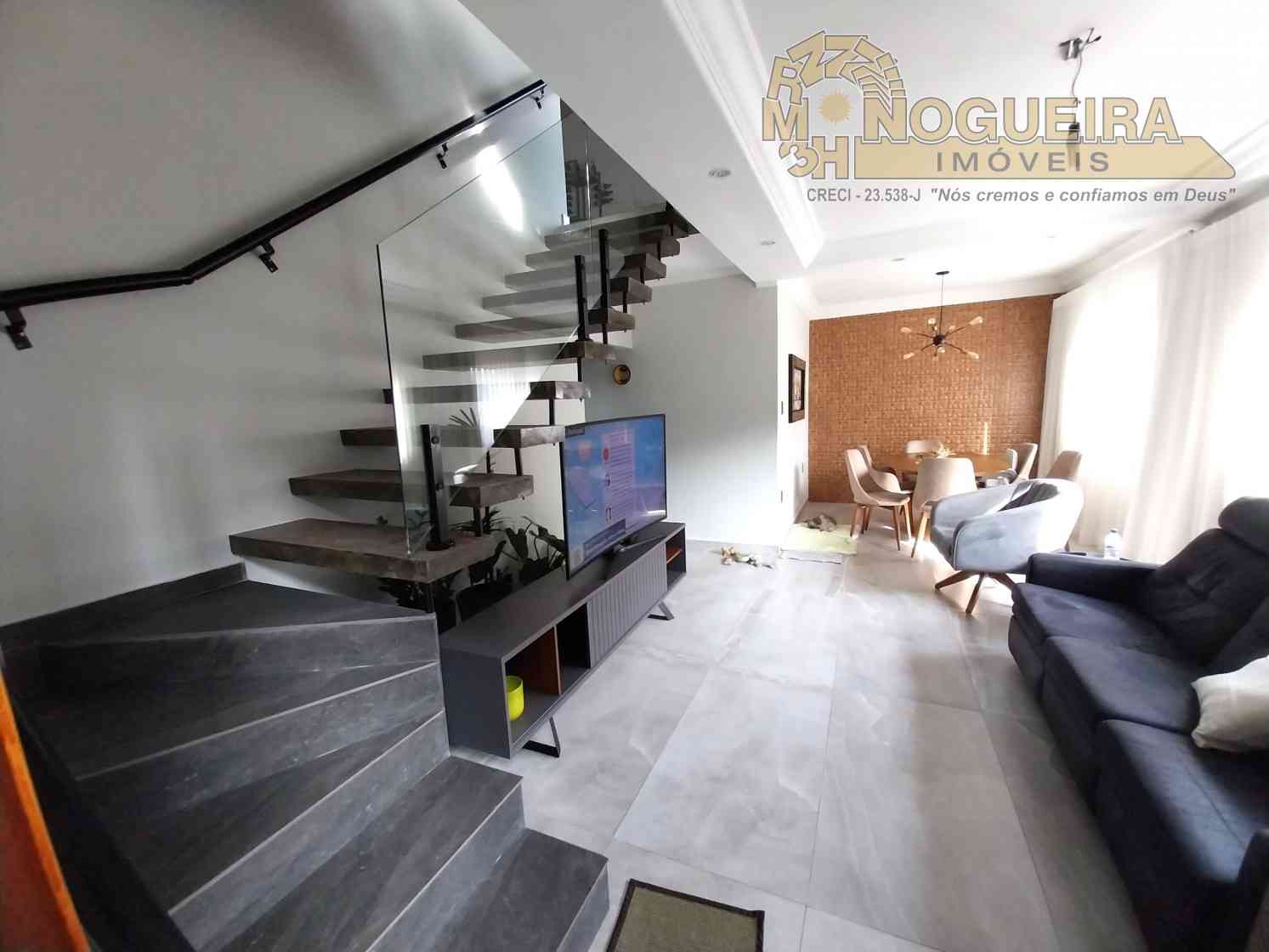 Casa Semi Terrea 3 Dormitórios c/ 2 Suítes - Parque Brasilia