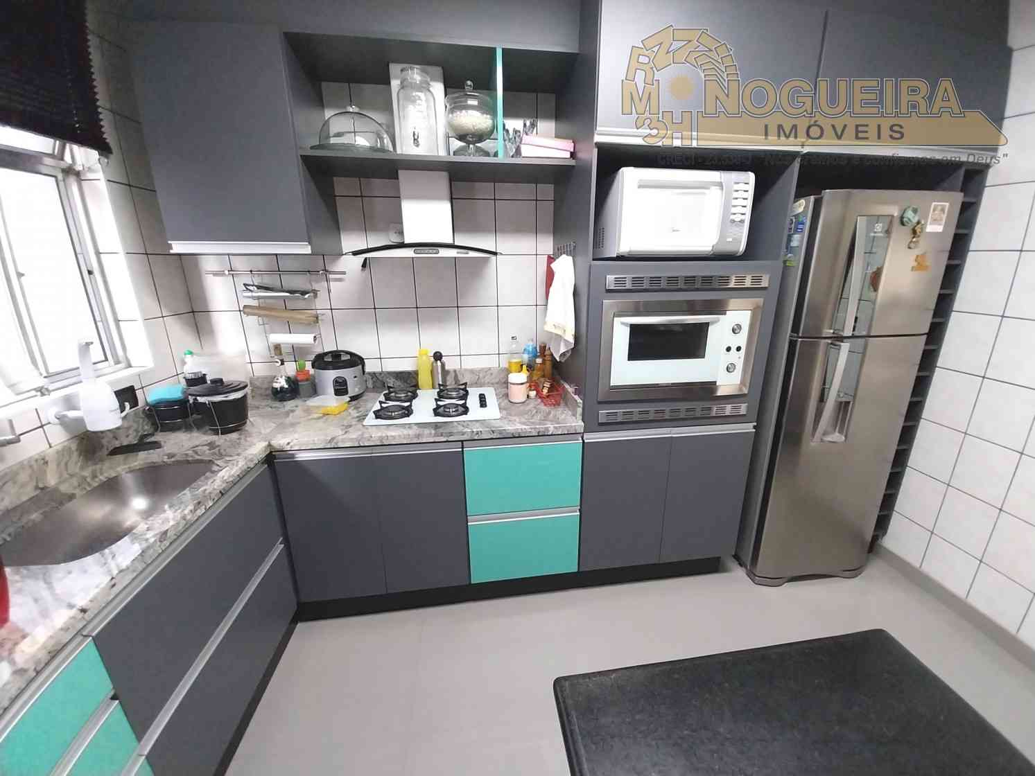 Casa Semi Terrea 3 Dormitórios c/ 2 Suítes - Parque Brasilia