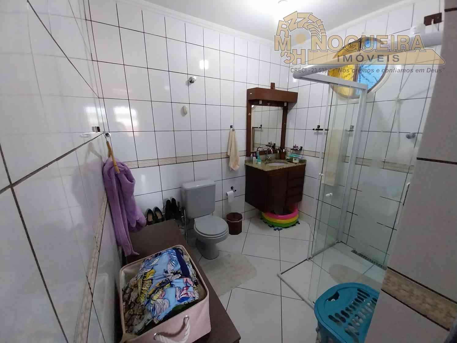 Casa Semi Terrea 3 Dormitórios c/ 2 Suítes - Parque Brasilia