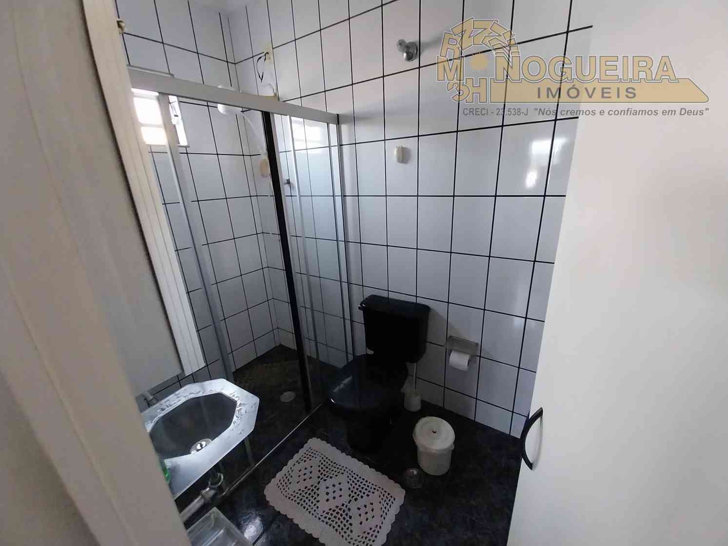 Casa Semi Terrea 3 Dormitórios c/ 2 Suítes - Parque Brasilia