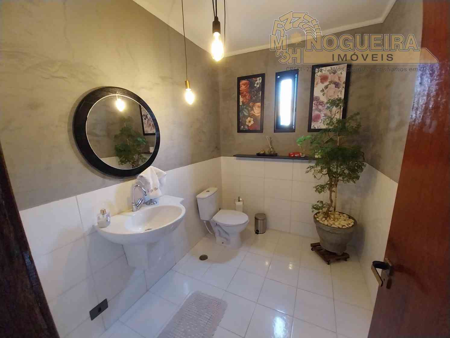 Casa Semi Terrea 3 Dormitórios c/ 2 Suítes - Parque Brasilia