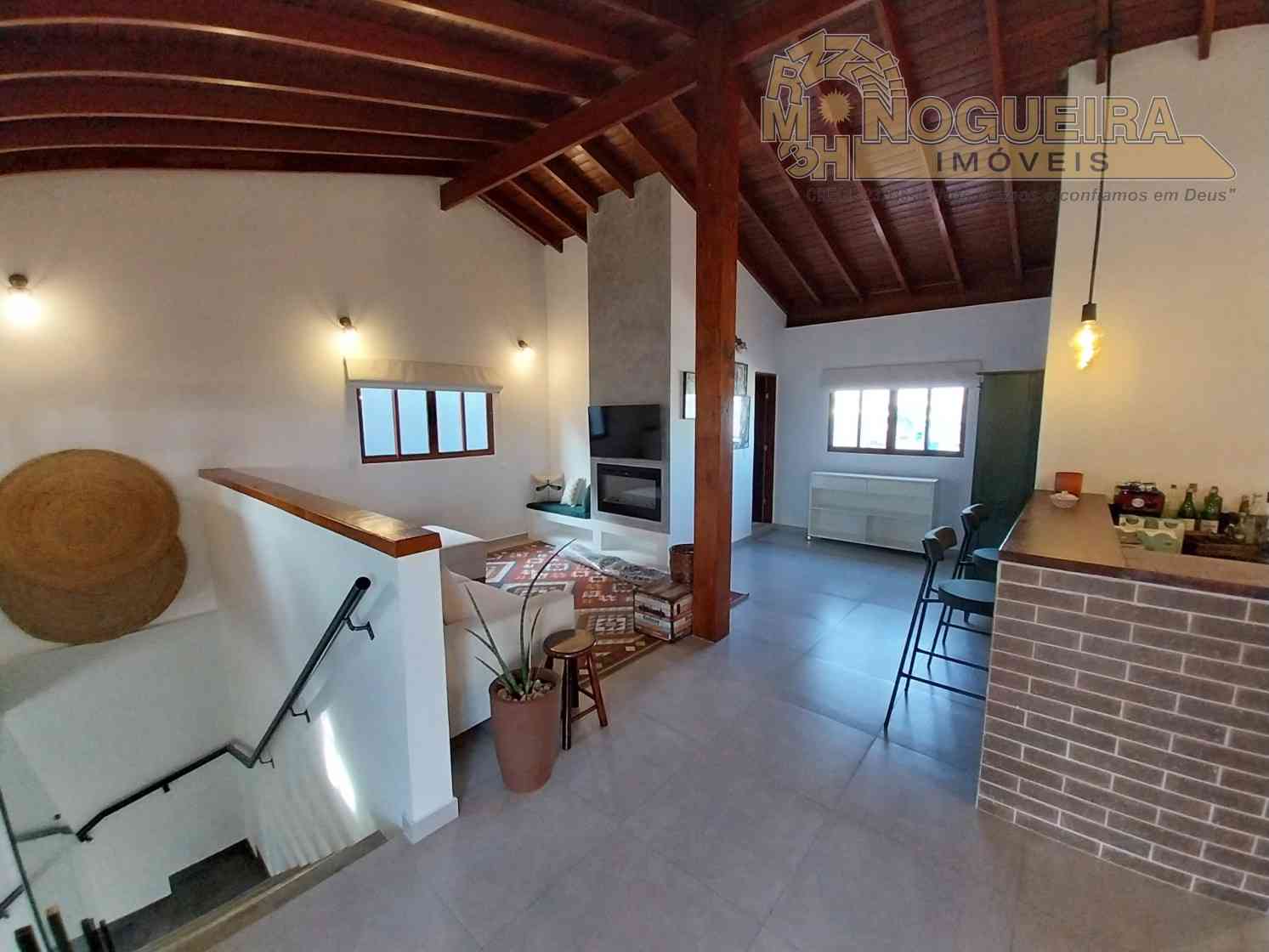 Casa Semi Terrea 3 Dormitórios c/ 2 Suítes - Parque Brasilia