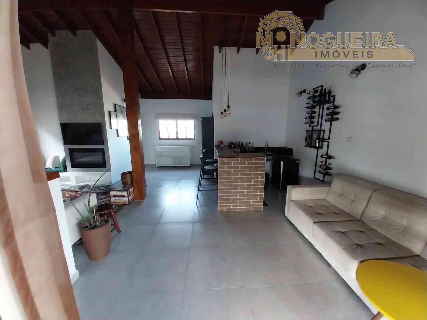 Casa Semi Terrea 3 Dormitórios c/ 2 Suítes - Parque Brasilia